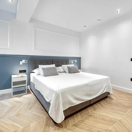 With Pool And Hot Tub * Cavtat