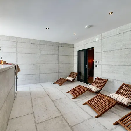 Apartment With Pool And Hot Tub Cavtat