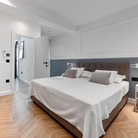 With Pool And Hot Tub Cavtat