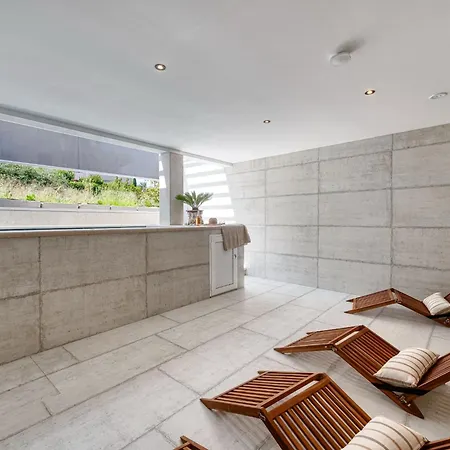 Apartmán With Pool And Hot Tub