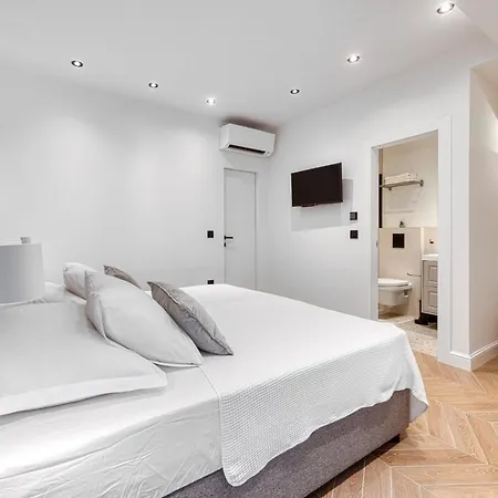 With Pool And Hot Tub Apartmán Cavtat