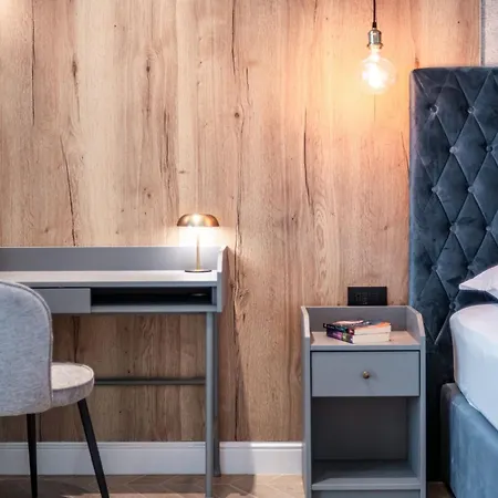 With Pool And Hot Tub Apartmán *