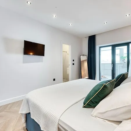 With Pool And Hot Tub Apartmán Cavtat