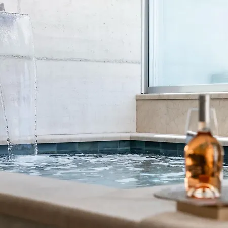 Apartmán With Pool And Hot Tub *