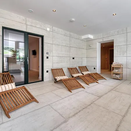 With Pool And Hot Tub Apartment Cavtat