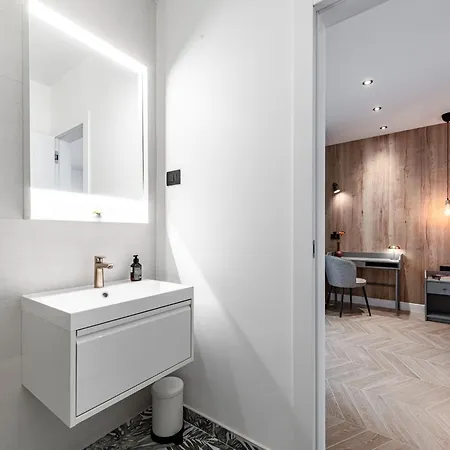 With Pool And Hot Tub * Cavtat