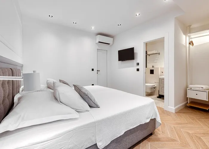 With Pool And Hot Tub Apartament Cavtat