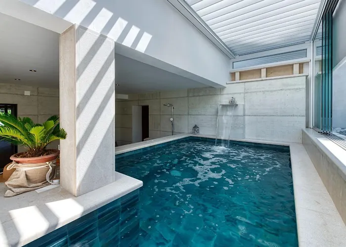 With Pool And Hot Tub Cavtat