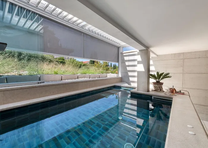 With Pool And Hot Tub * Cavtat