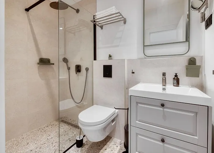 With Pool And Hot Tub Apartament