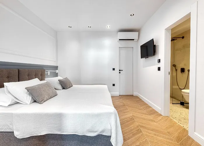 With Pool And Hot Tub * Cavtat