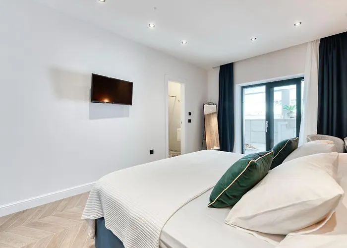 With Pool And Hot Tub Apartament Cavtat