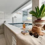 With Pool And Hot Tub * Cavtat
