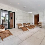 With Pool And Hot Tub Daire Cavtat