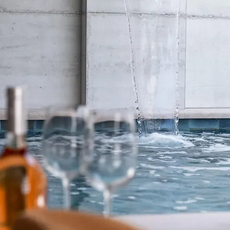 Апартаменты With Pool And Hot Tub Цавтат